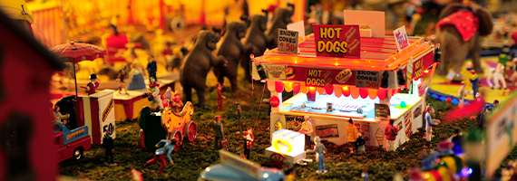 deadhead railways - model trains o scale track - hot dog stand with animals and circus in background